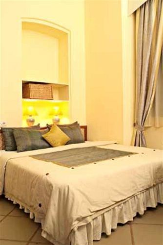 Hotel Du Parc Пондичерри Экстерьер фото